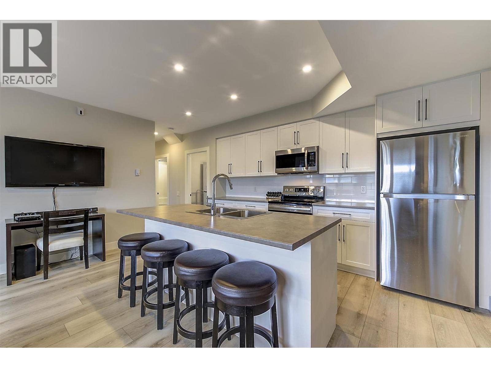  5442 Upper Mission Drive, Kelowna