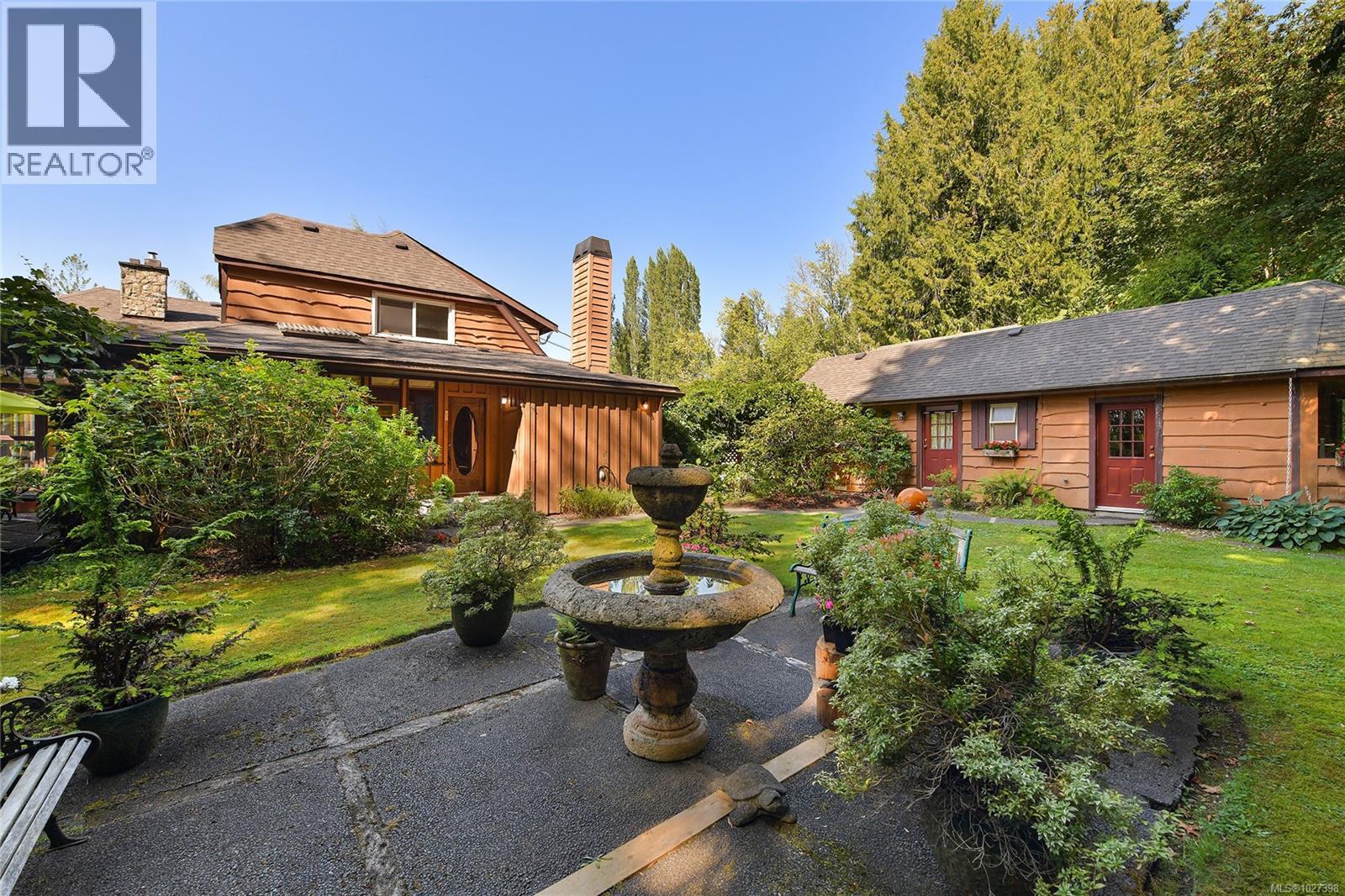 1695 Cultra Ave, Central Saanich