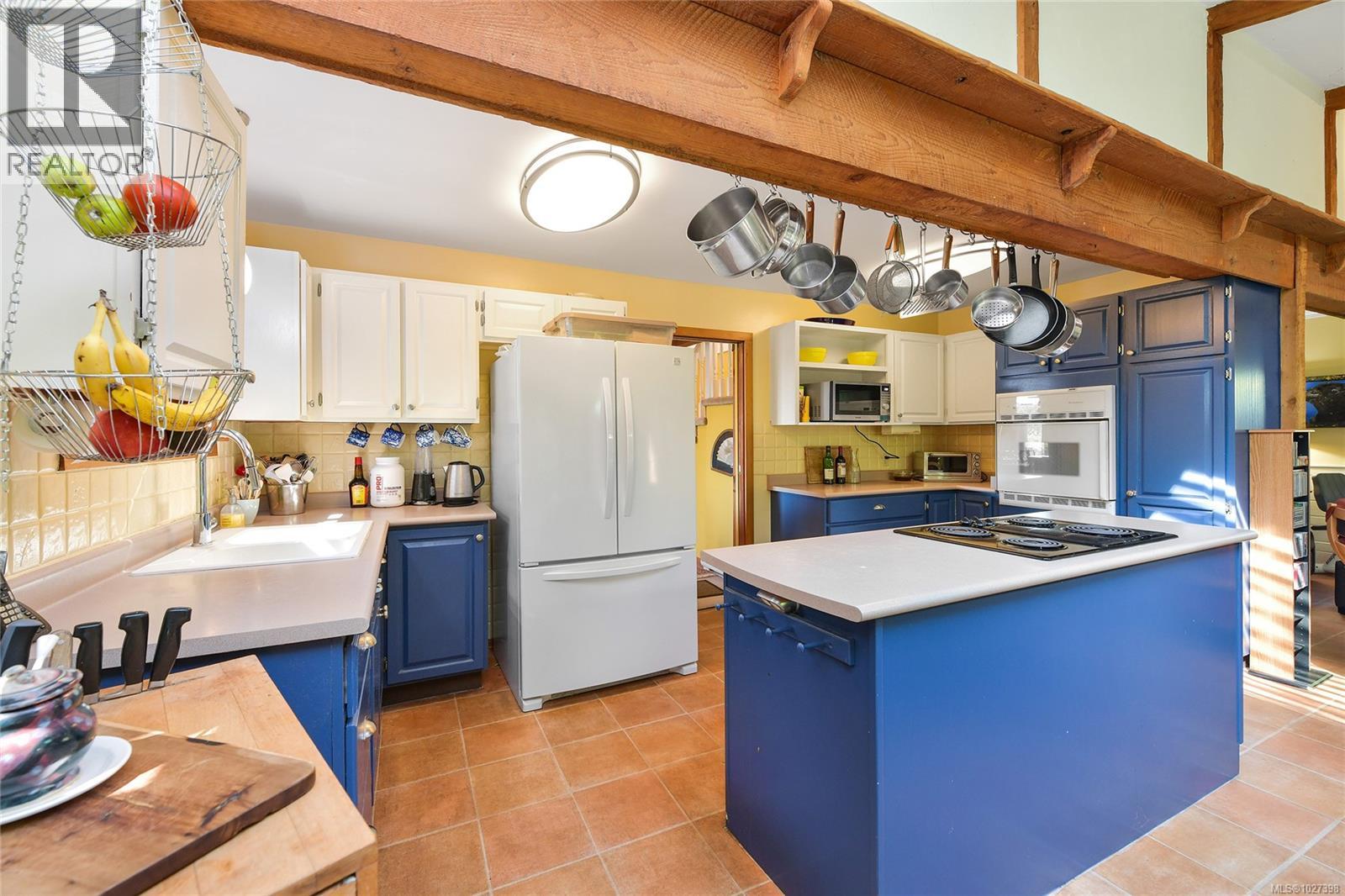 1695 Cultra Ave, Central Saanich