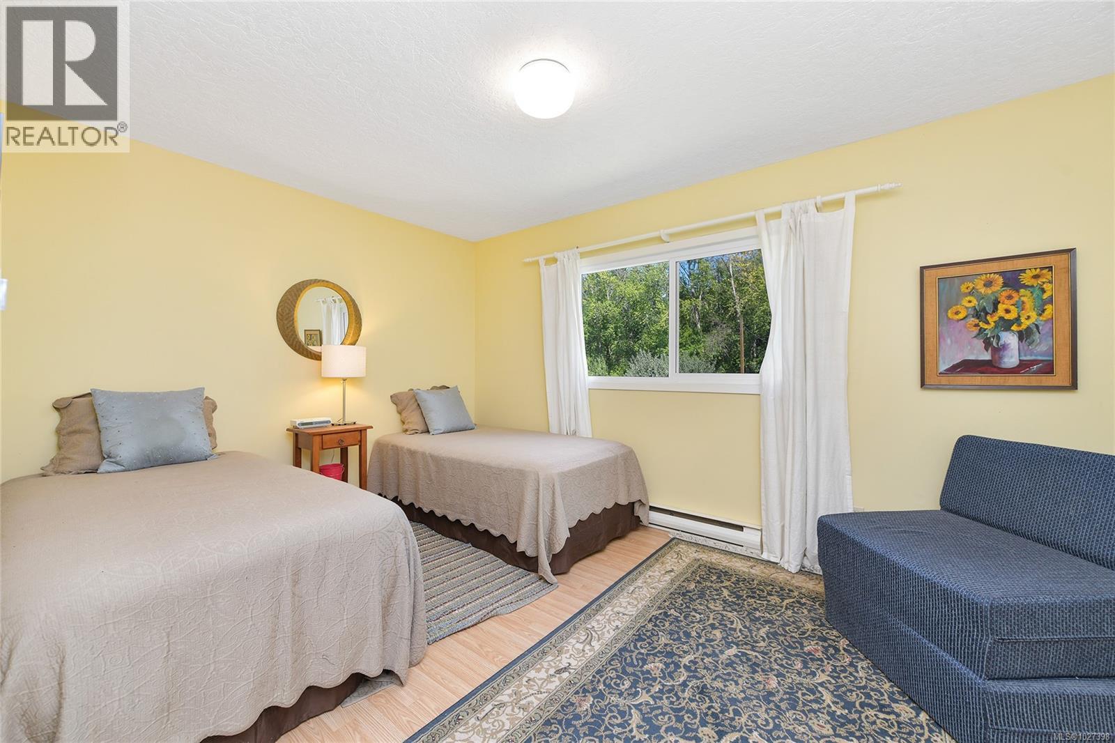 1695 Cultra Ave, Central Saanich