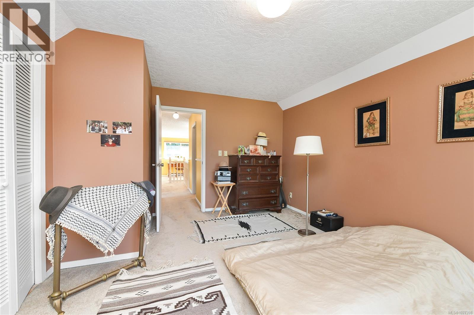 1695 Cultra Ave, Central Saanich