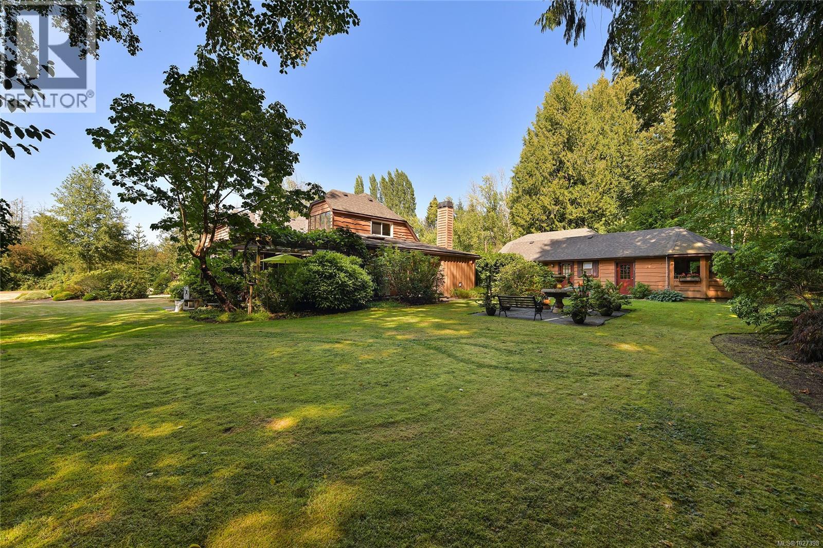 1695 Cultra Ave, Central Saanich