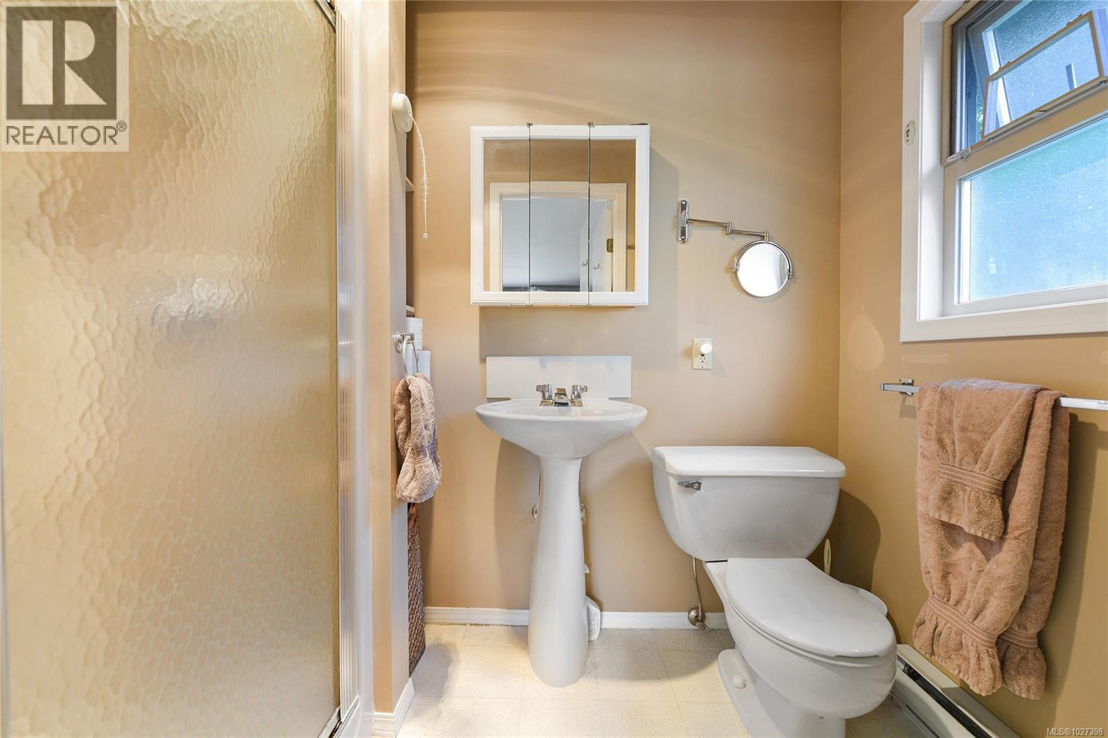 1695 Cultra Ave, Central Saanich