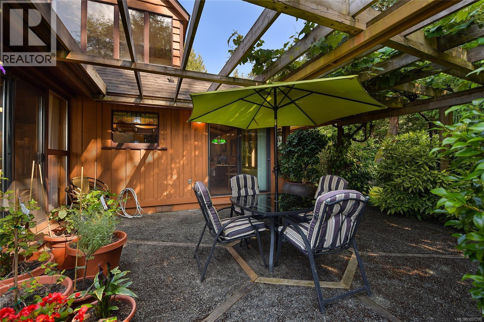 1695 Cultra Ave, Central Saanich