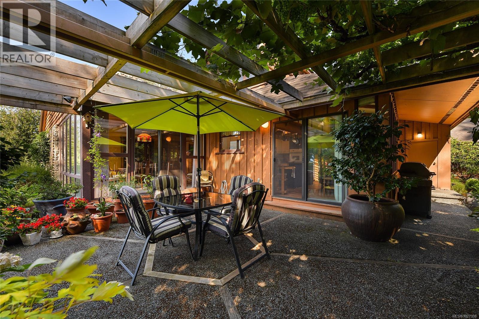 1695 Cultra Ave, Central Saanich