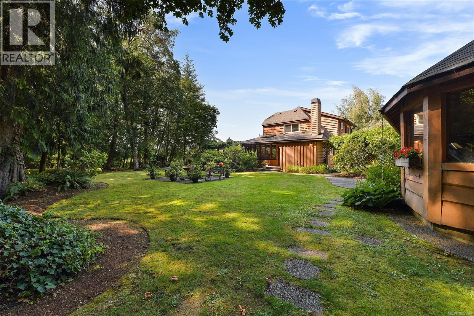 1695 Cultra Ave, Central Saanich