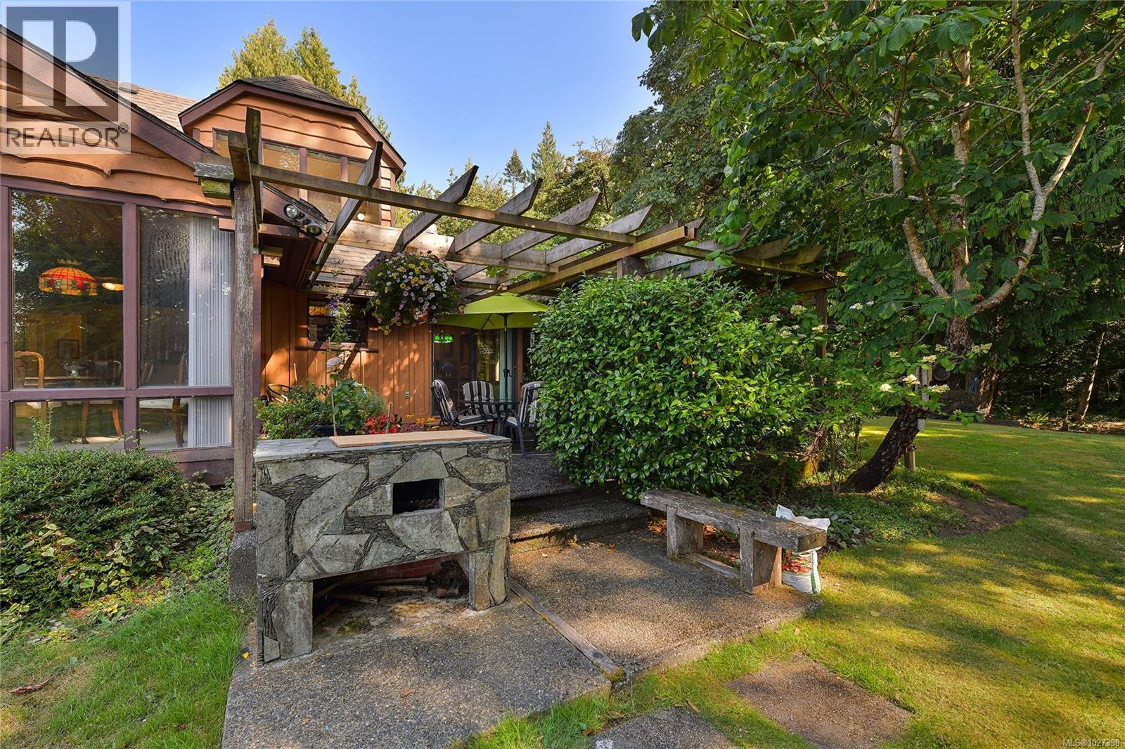 1695 Cultra Ave, Central Saanich