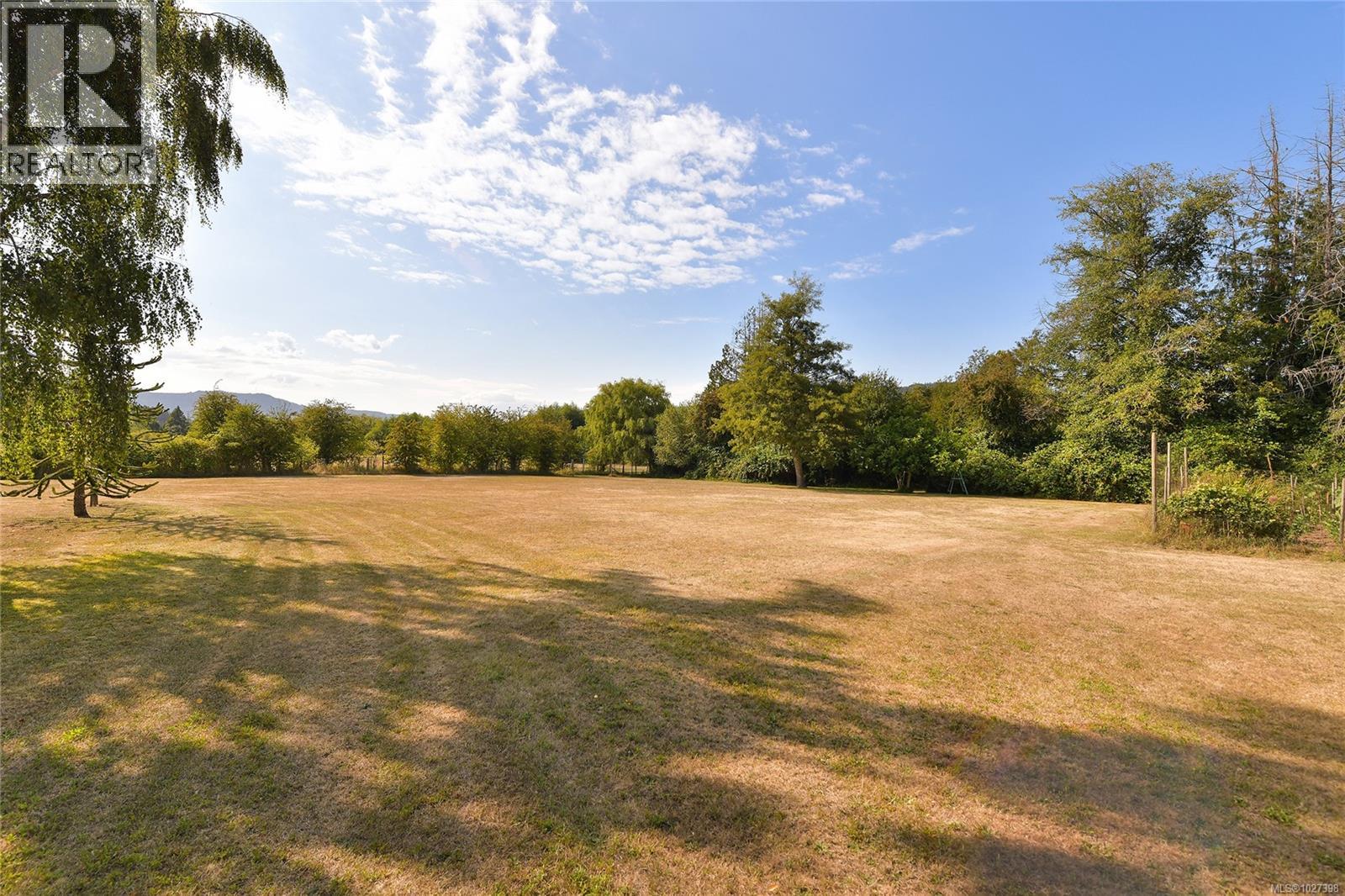 1695 Cultra Ave, Central Saanich