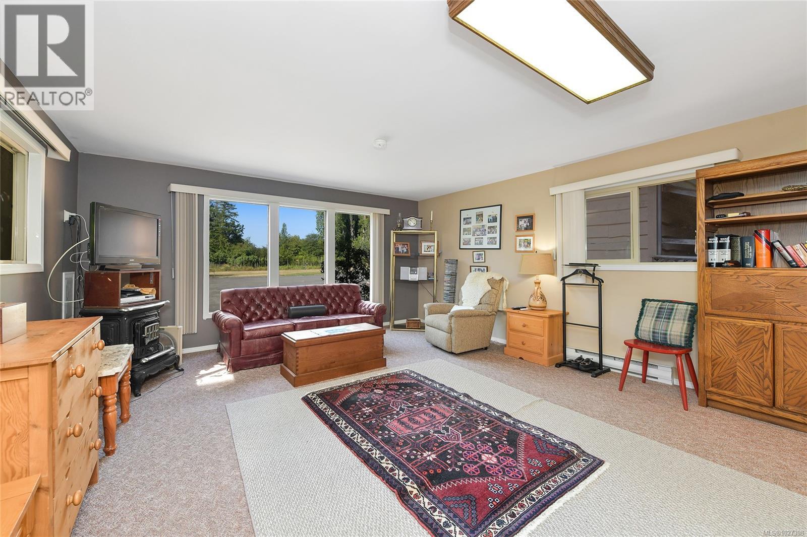 1695 Cultra Ave, Central Saanich