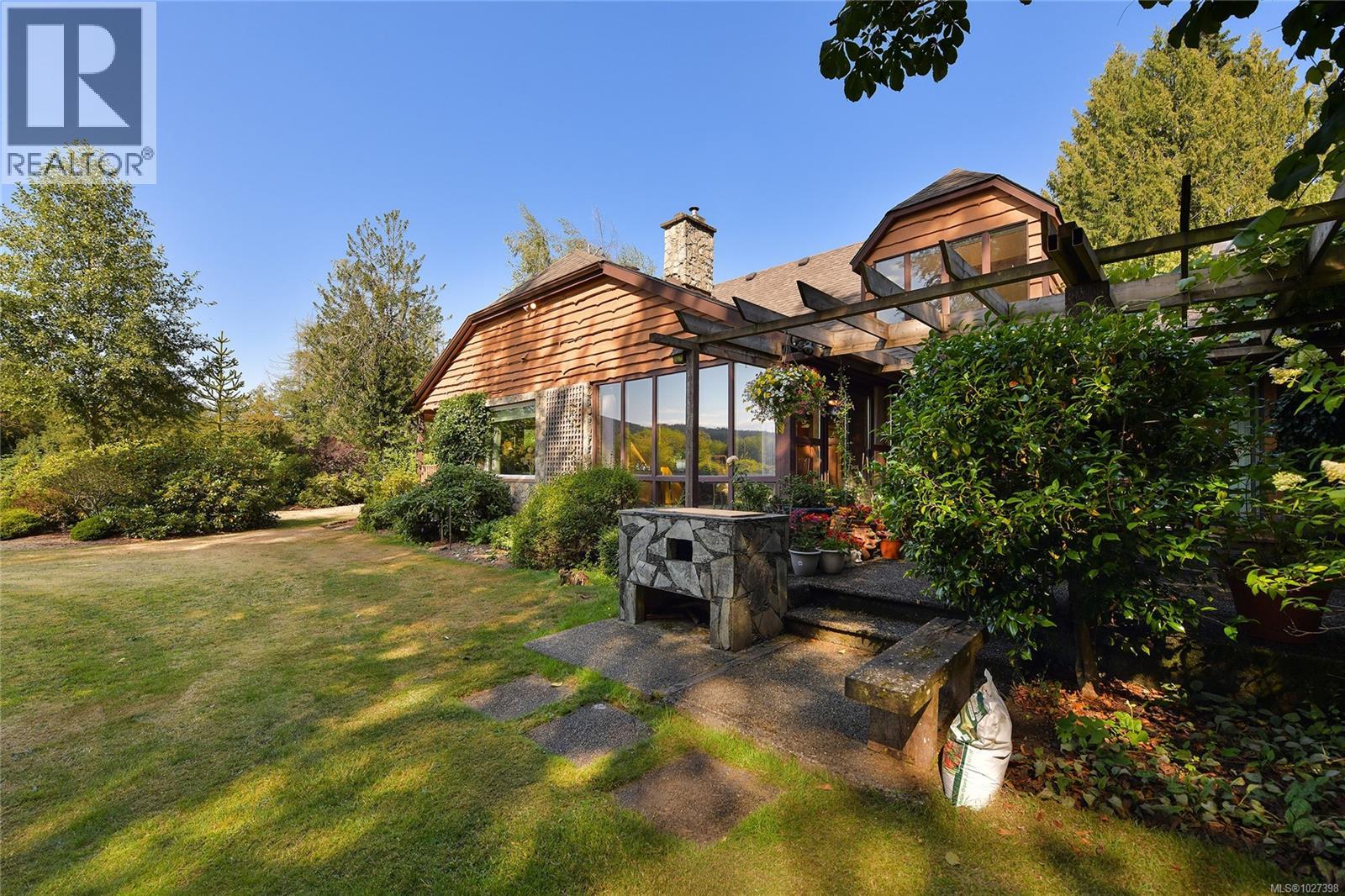 1695 Cultra Ave, Central Saanich