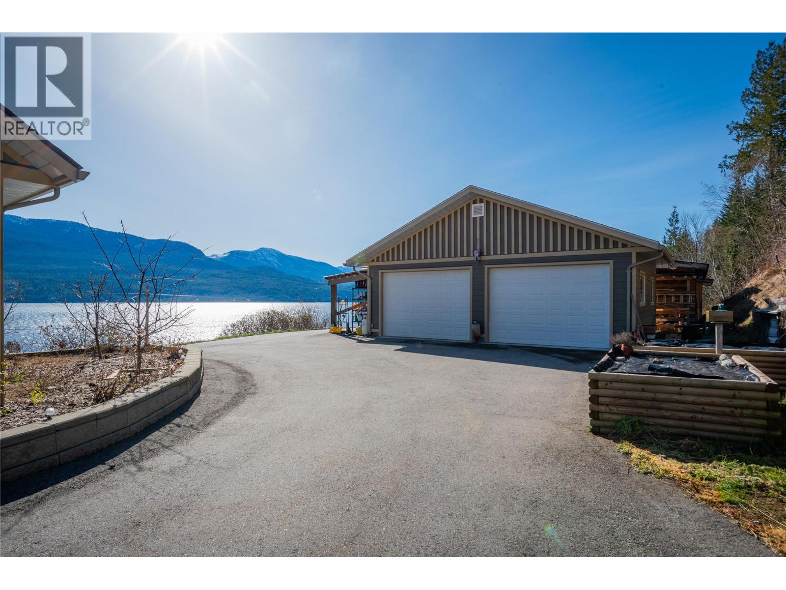 3558 SPRAGUE Street, Ainsworth