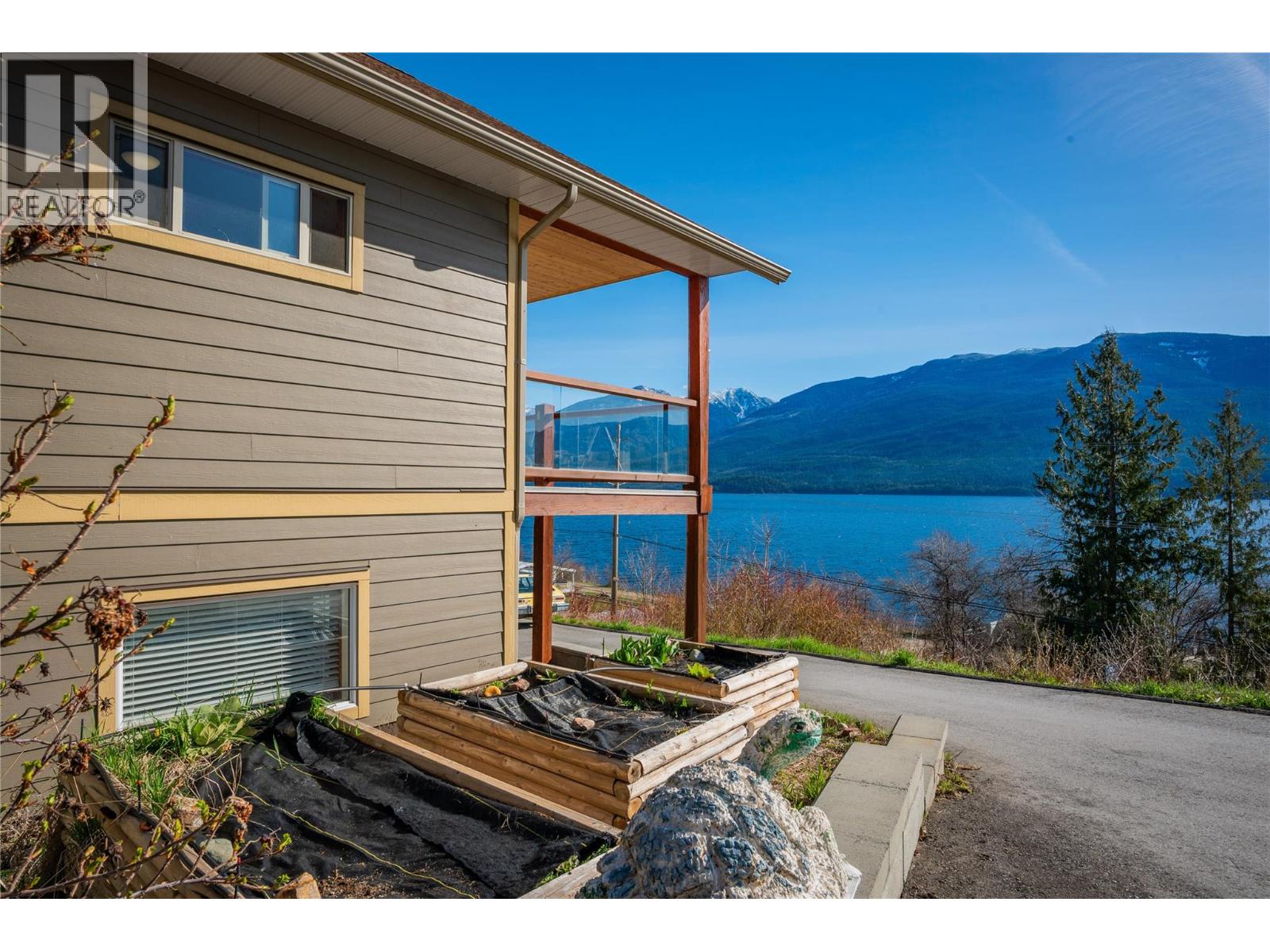 3558 SPRAGUE Street, Ainsworth