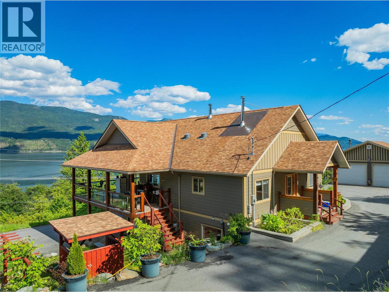 3558 SPRAGUE Street, Ainsworth