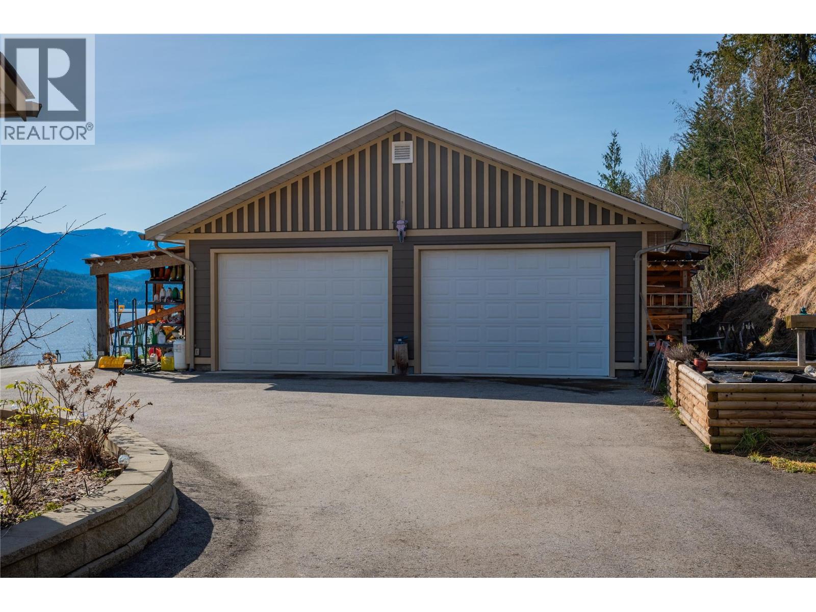 3558 SPRAGUE Street, Ainsworth