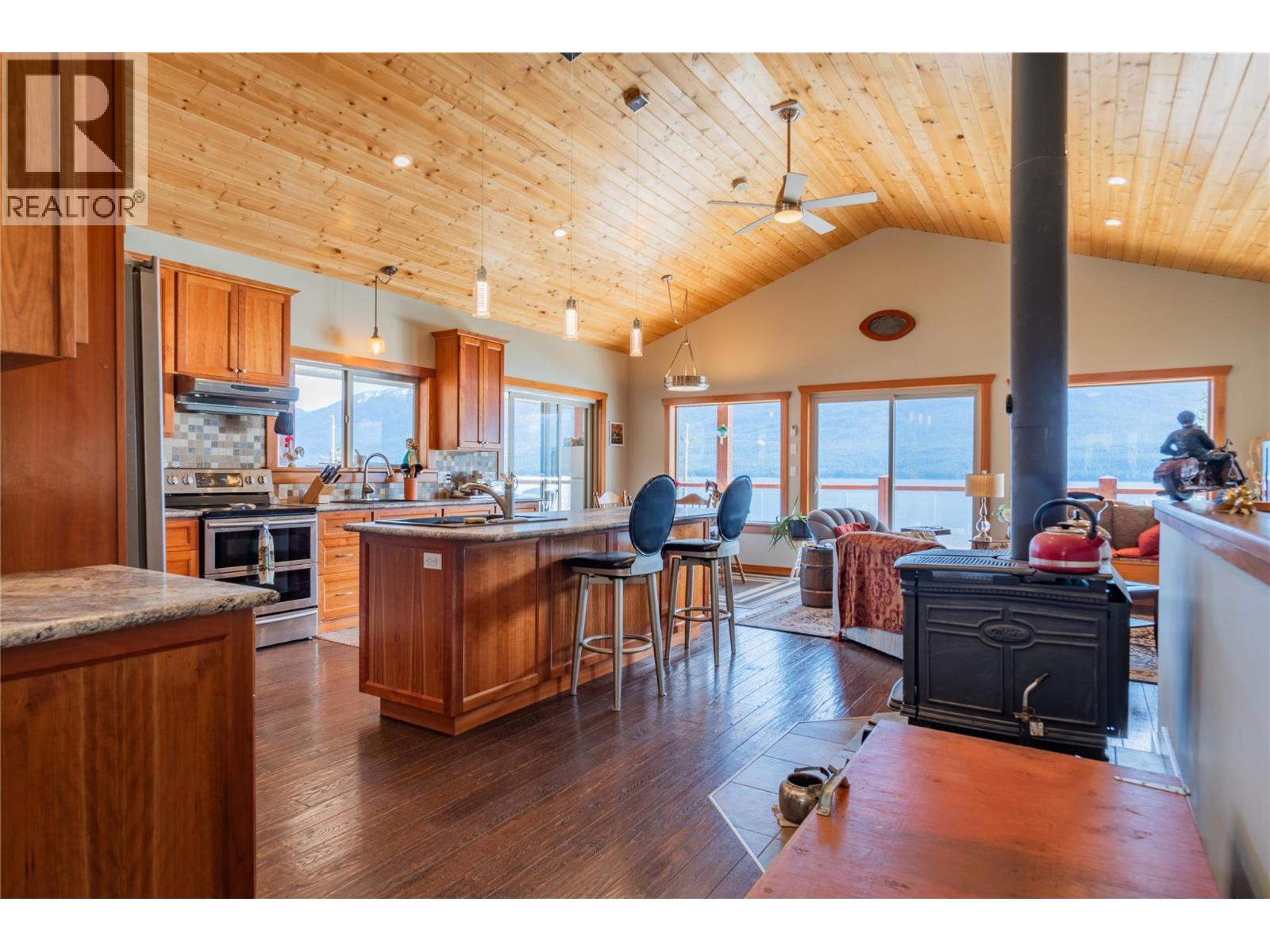 3558 SPRAGUE Street, Ainsworth