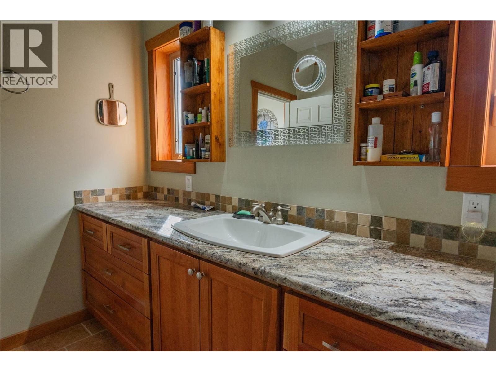 3558 SPRAGUE Street, Ainsworth