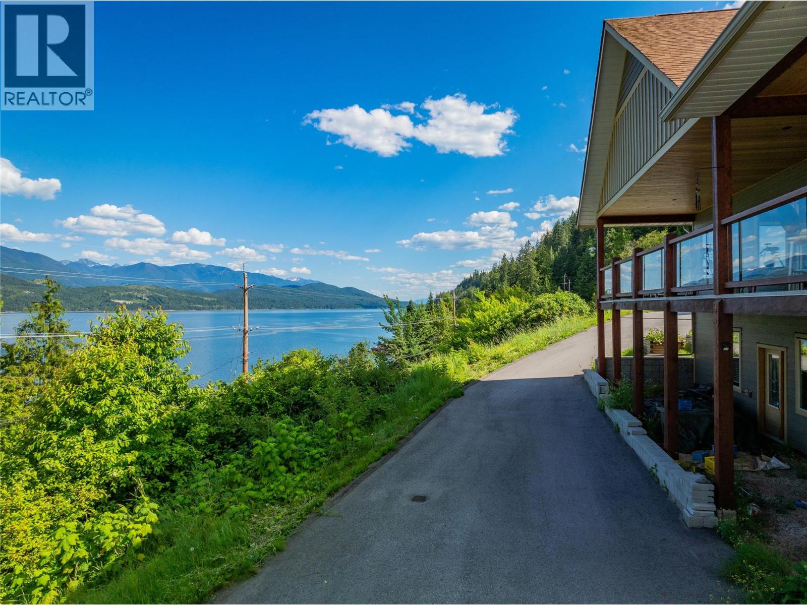 3558 SPRAGUE Street, Ainsworth