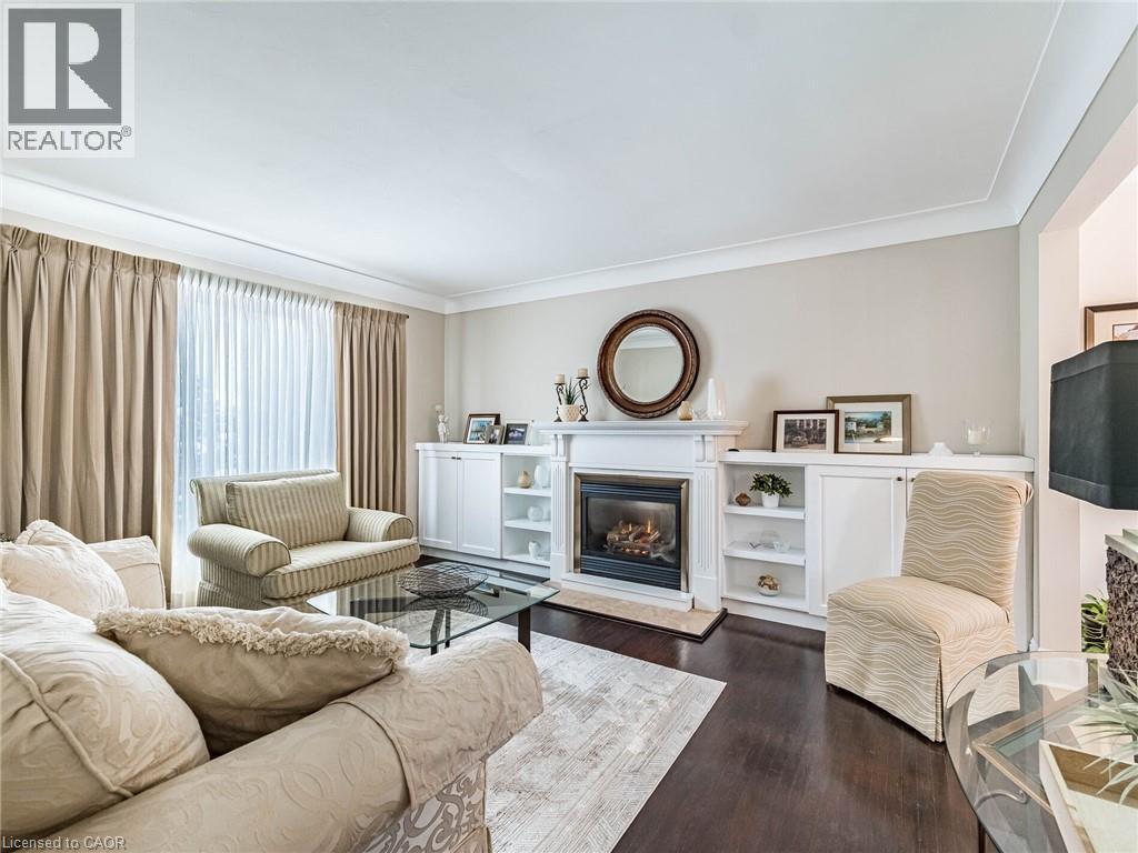 20 HILLIER Crescent - Photo 5 of 48, Brantford, Ontario