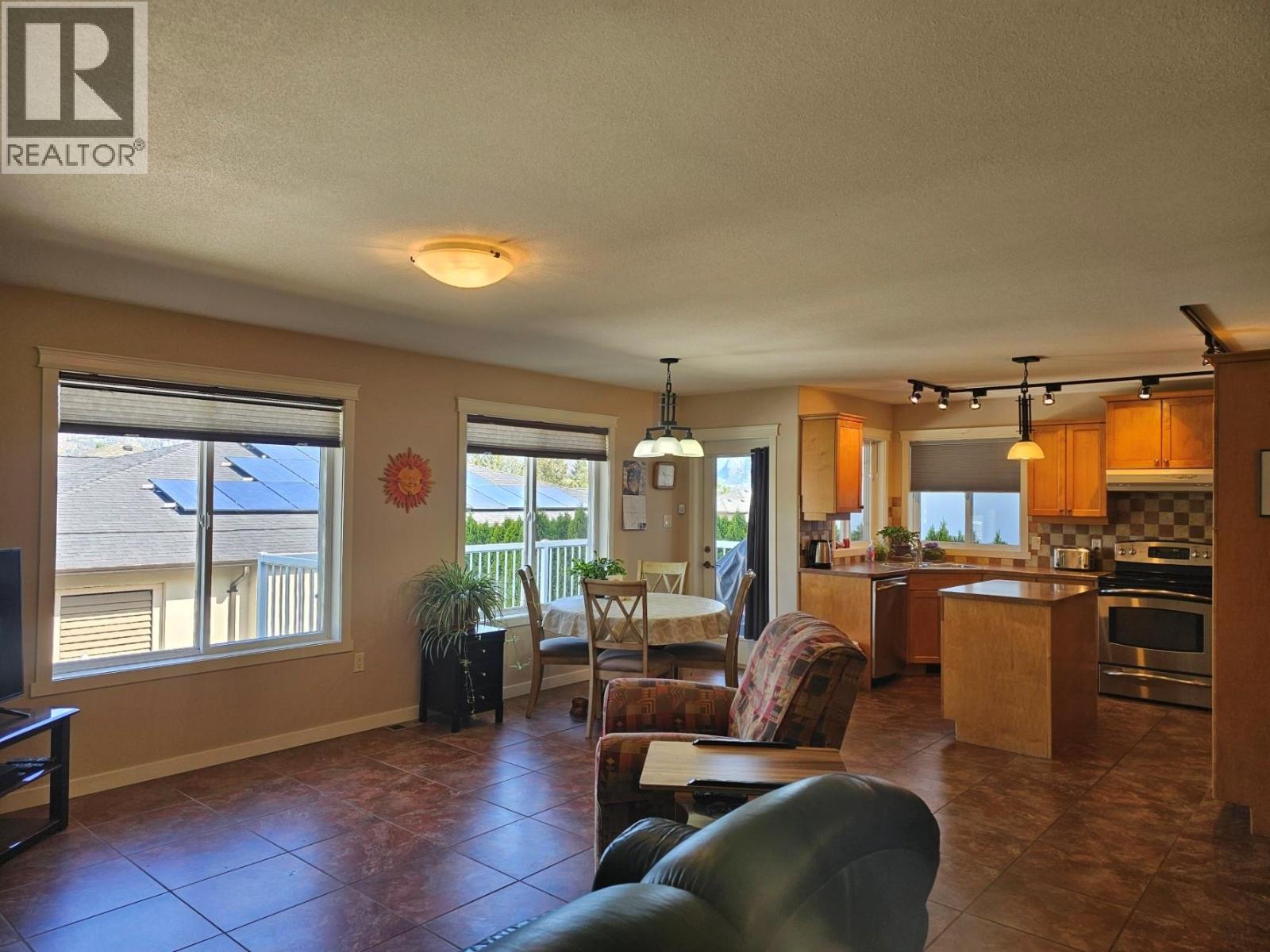 6948 MOUNTAINVIEW Drive, Oliver