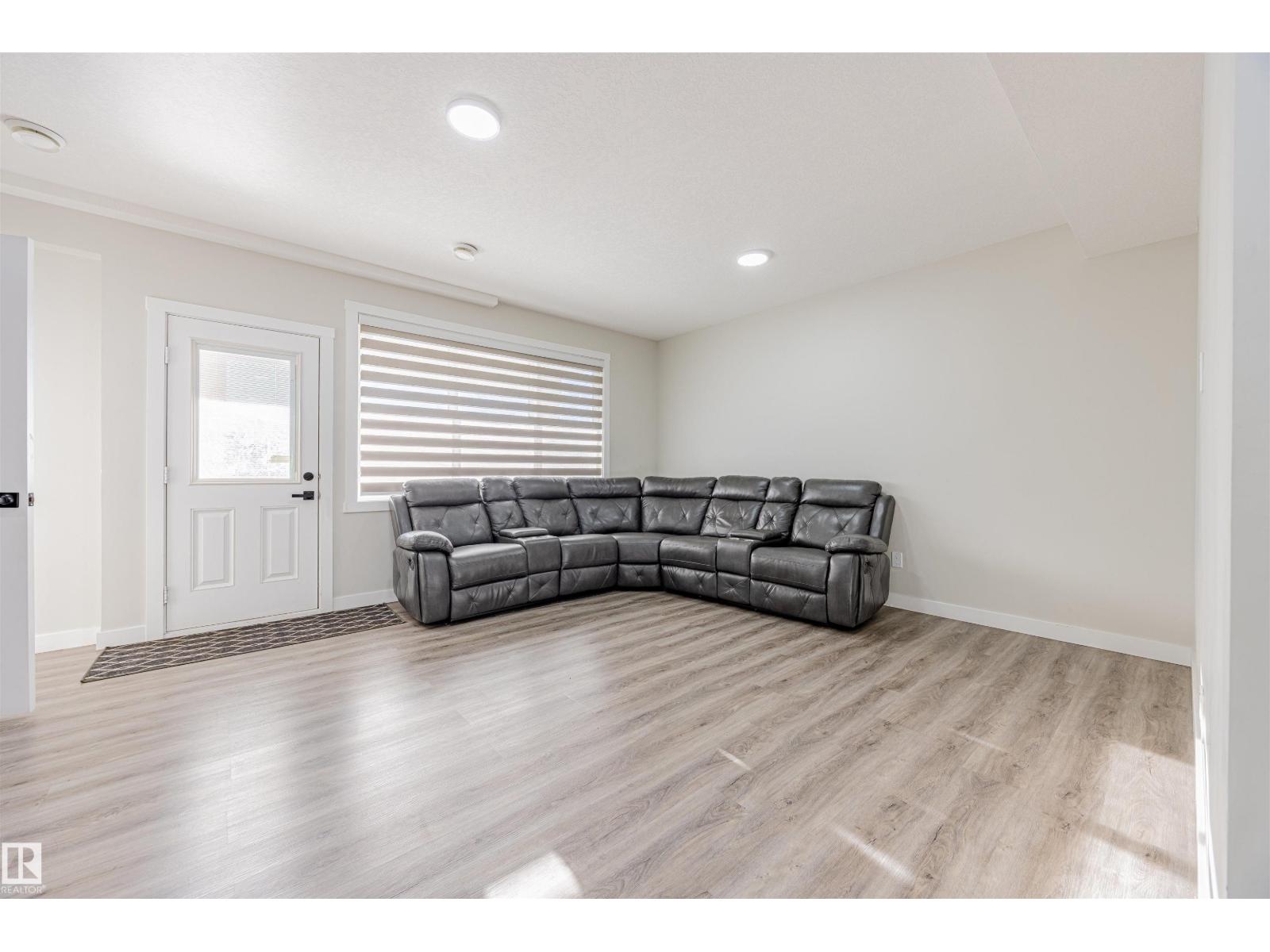 9007 181 AV NW - 46
