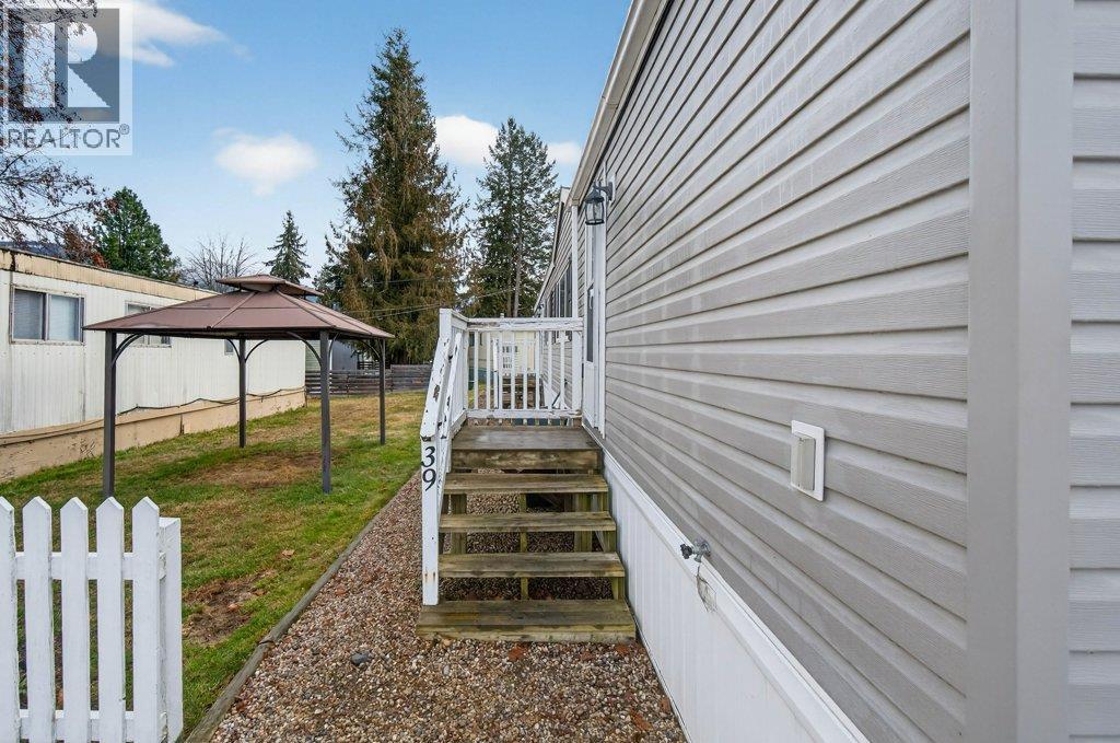 39 3350 10 Avenue Northeast, Salmon Arm