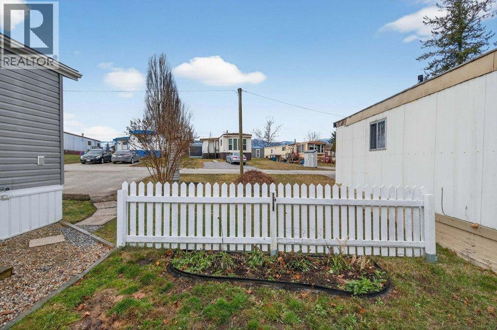 39 3350 10 Avenue Northeast, Salmon Arm