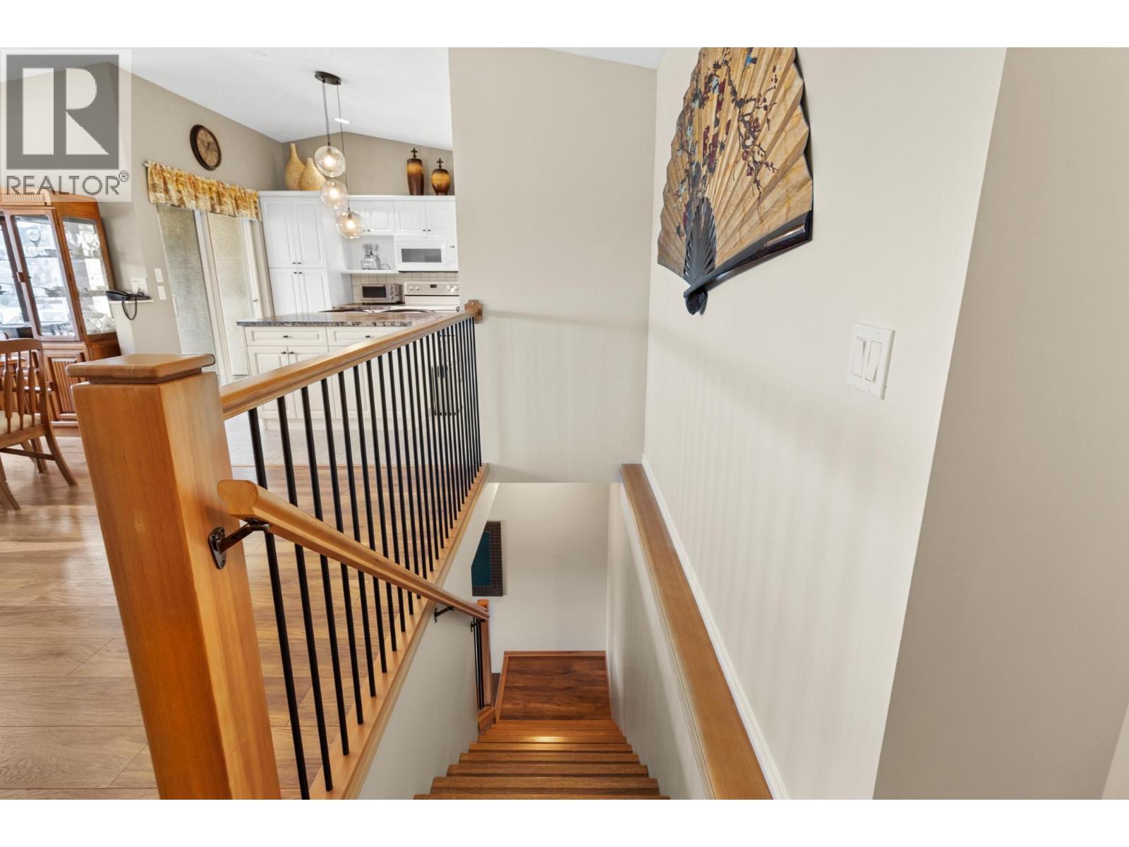 #93 1950 BRAEVIEW Place - 33