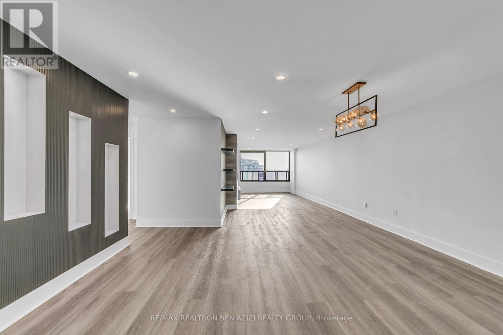 #1904 33 ELMHURST AVENUE - 23
