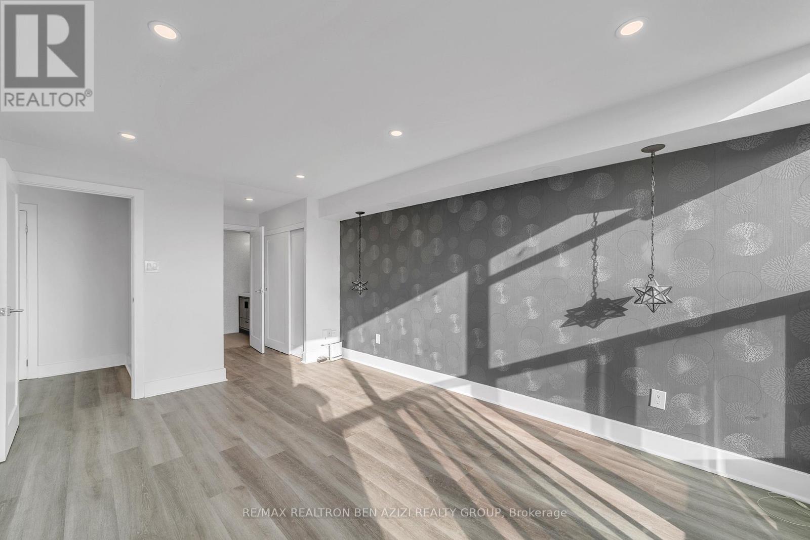 #1904 33 ELMHURST AVENUE - 32