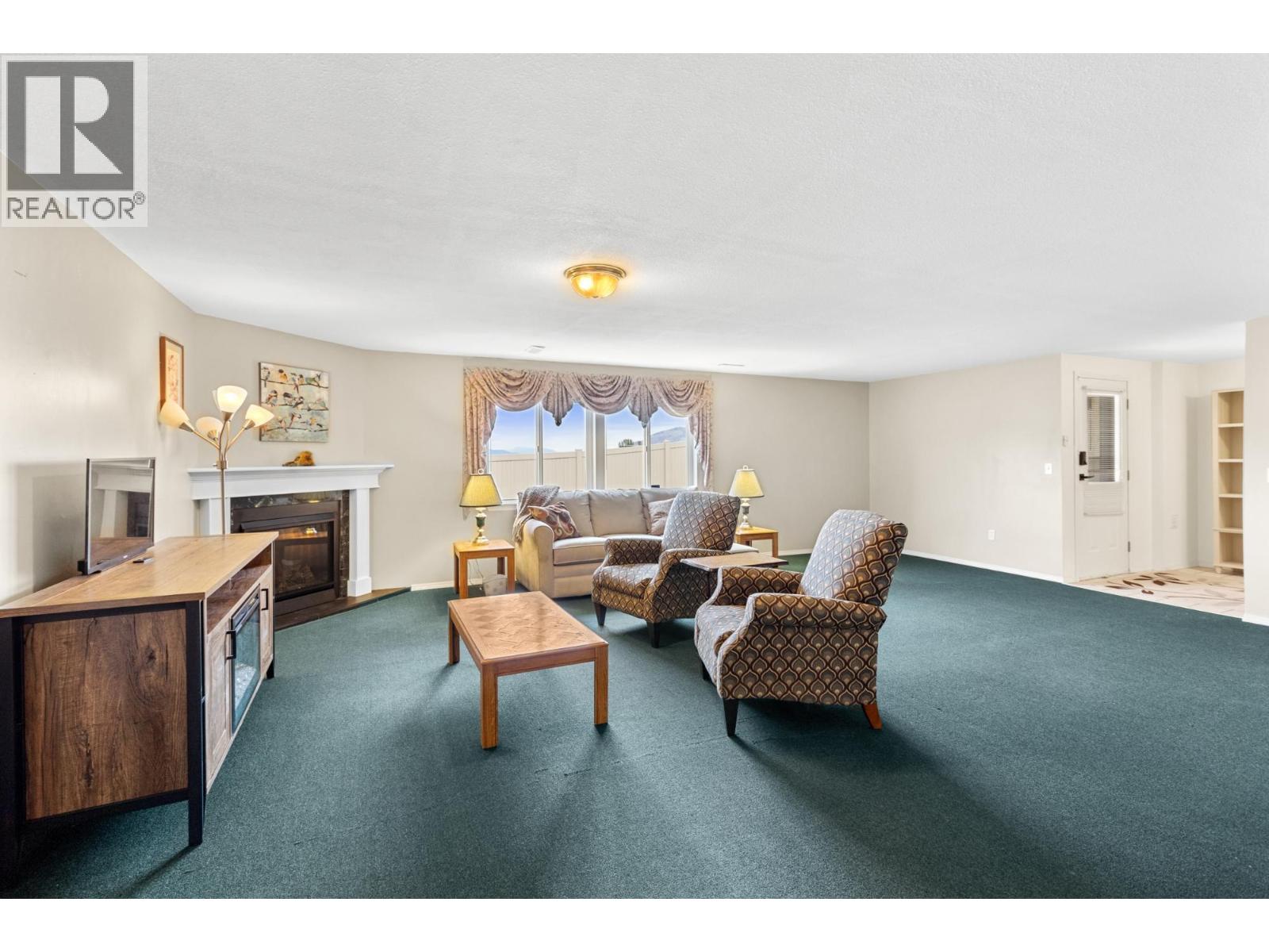 #93 1950 BRAEVIEW Place - 35