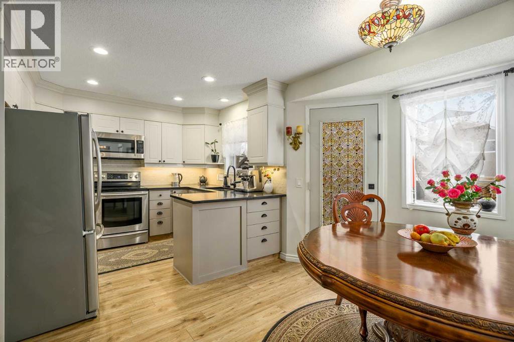 Single Family House for Sale in  Sunlake Gardens SE Sundance Calgary 