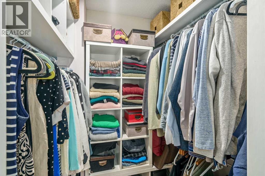 Single Family House for Sale in  Sunlake Gardens SE Sundance Calgary 