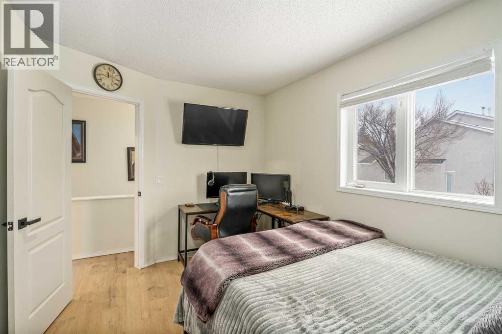 Single Family House for Sale in  Sunlake Gardens SE Sundance Calgary 