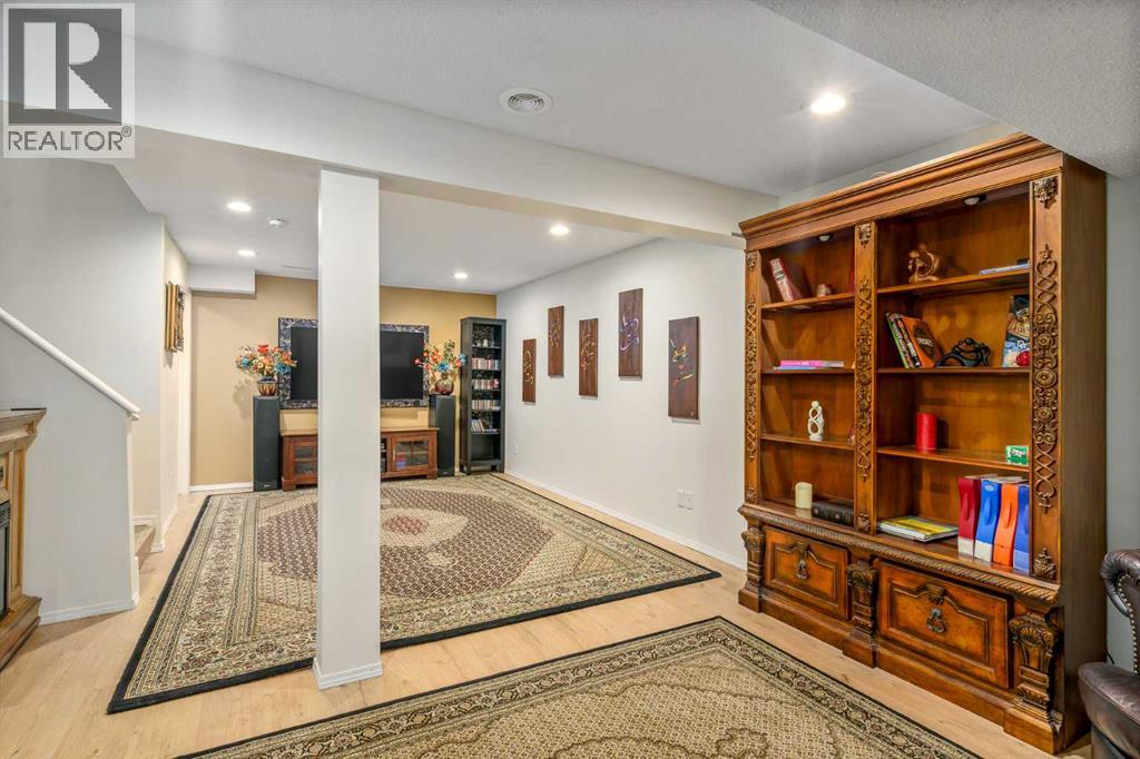 Single Family House for Sale in  Sunlake Gardens SE Sundance Calgary 