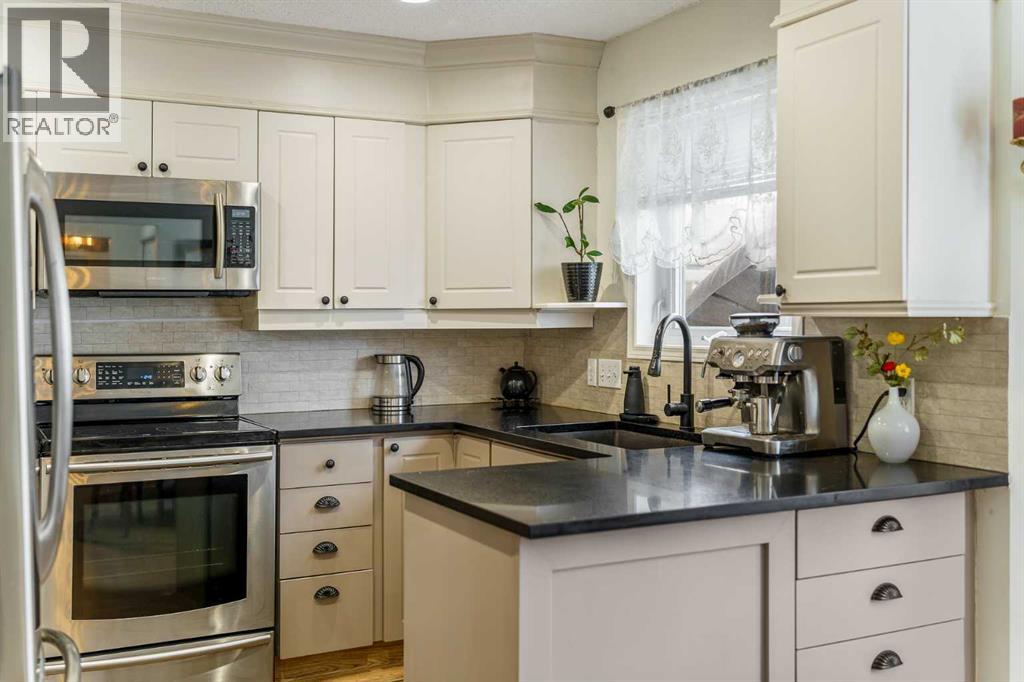 Single Family House for Sale in  Sunlake Gardens SE Sundance Calgary 