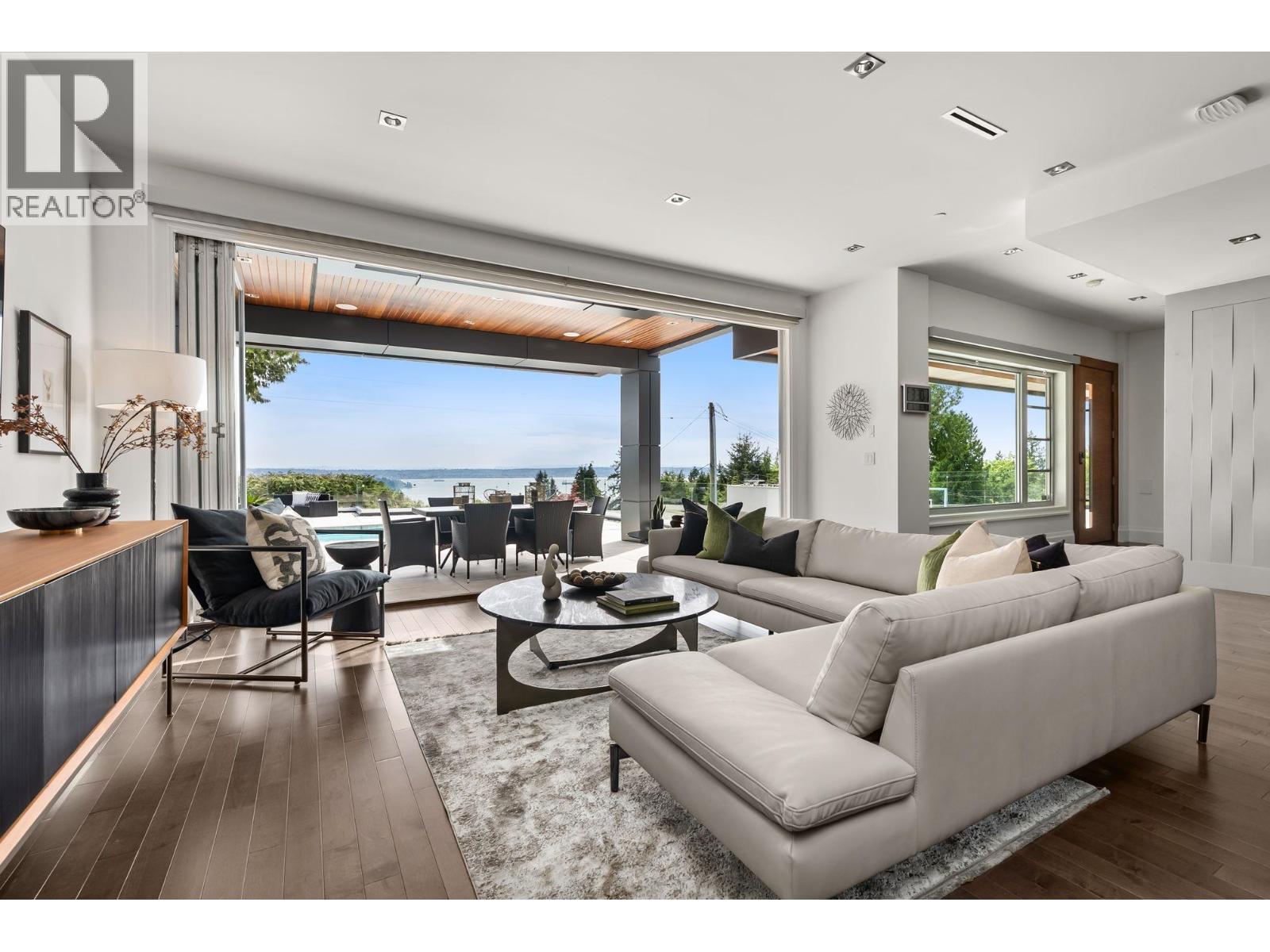 1265 QUEENS AVENUE - Photo 3 of 40, West Vancouver, British Columbia