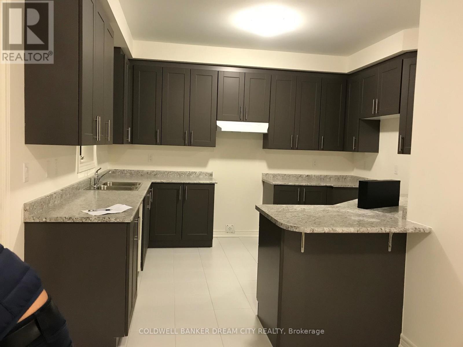 UPPER UNIT - 360 ROBERT PARKINSON DRIVE - Photo 5 of 15, Brampton (Northwest Brampton), Ontario