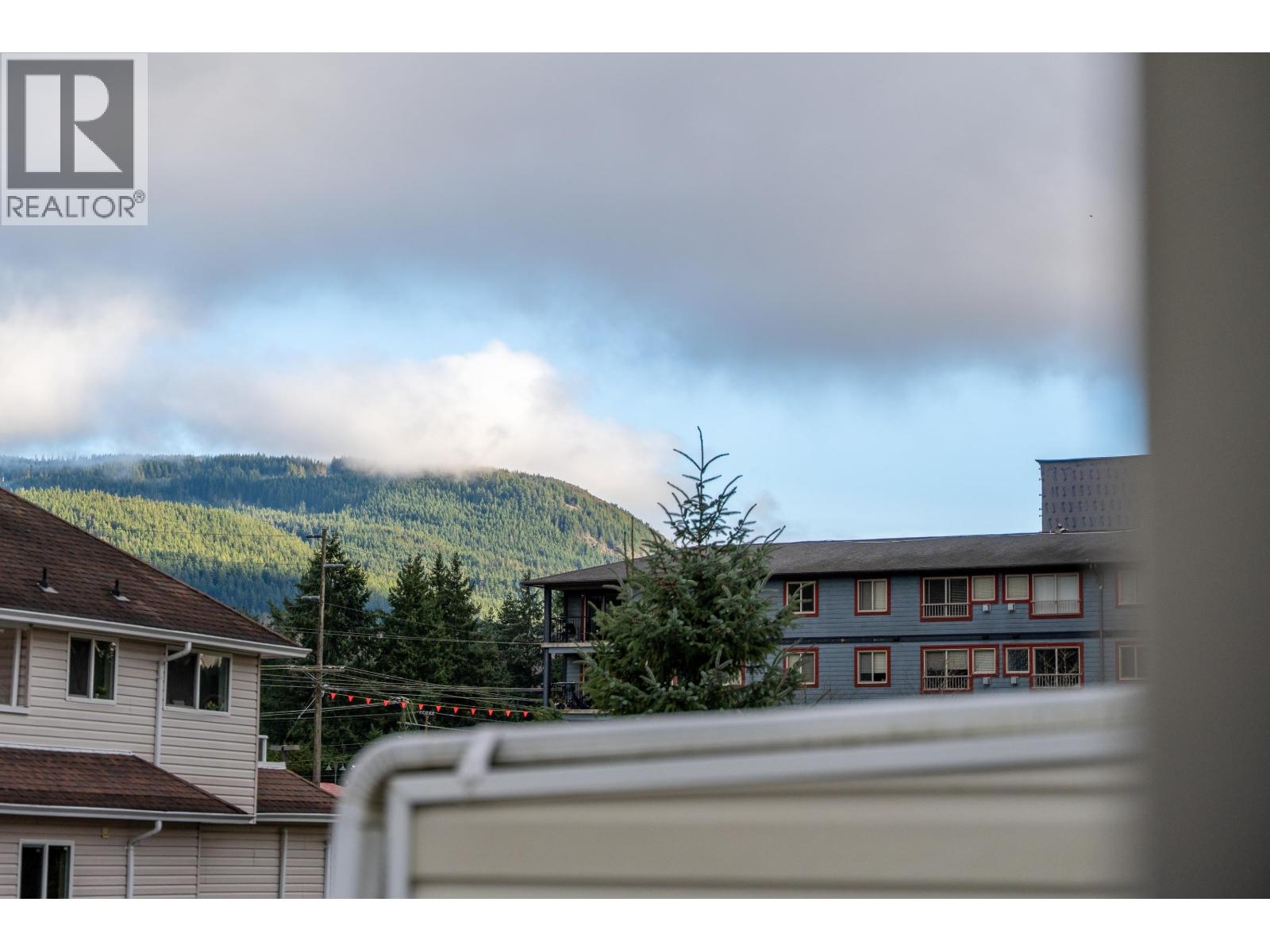 18 5610 TRAIL AVENUE, Sechelt