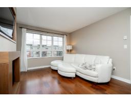 303 2950 King George Boulevard, Surrey, BC V4P0E5 Photo 13