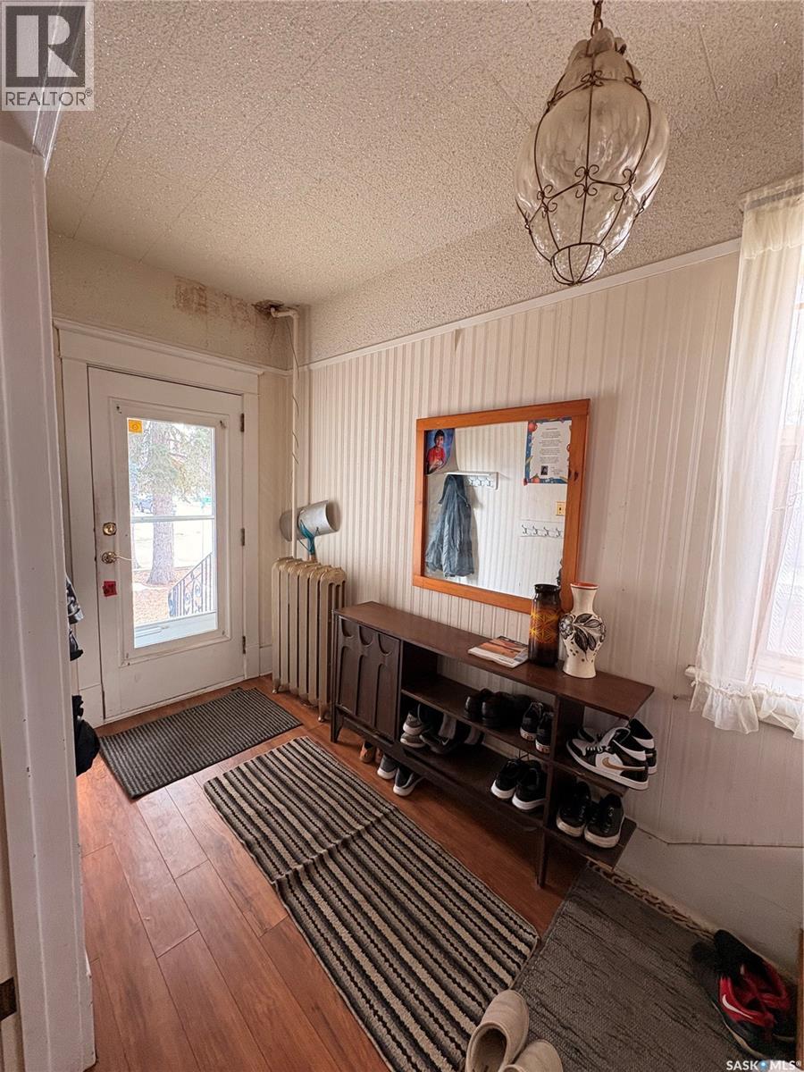 1102 Grafton AVENUE - Photo 3 of 25, Moose Jaw, Saskatchewan