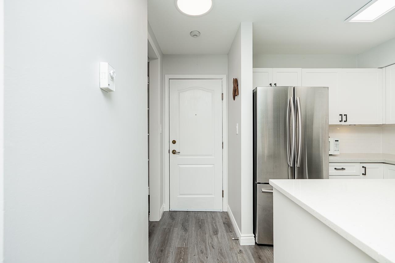 212 15991 THRIFT AVENUE, White Rock