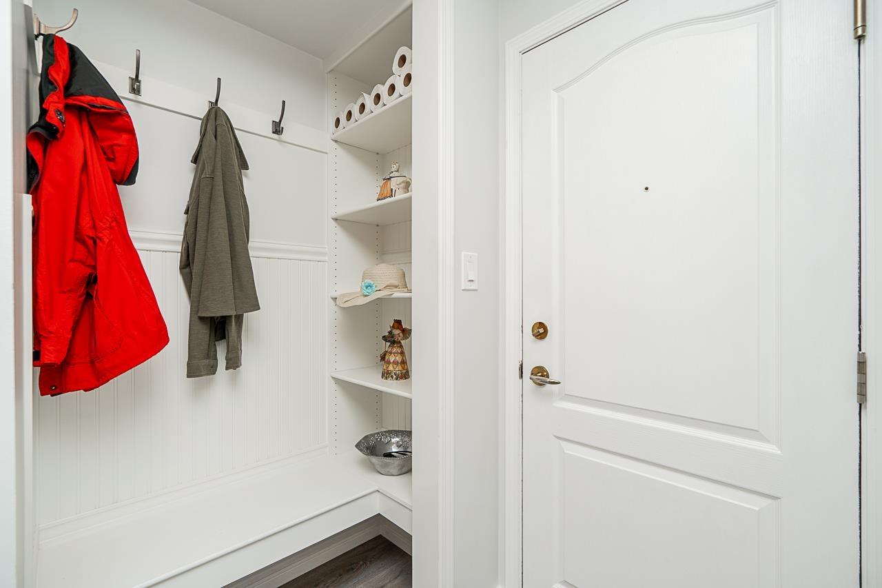 212 15991 THRIFT AVENUE, White Rock