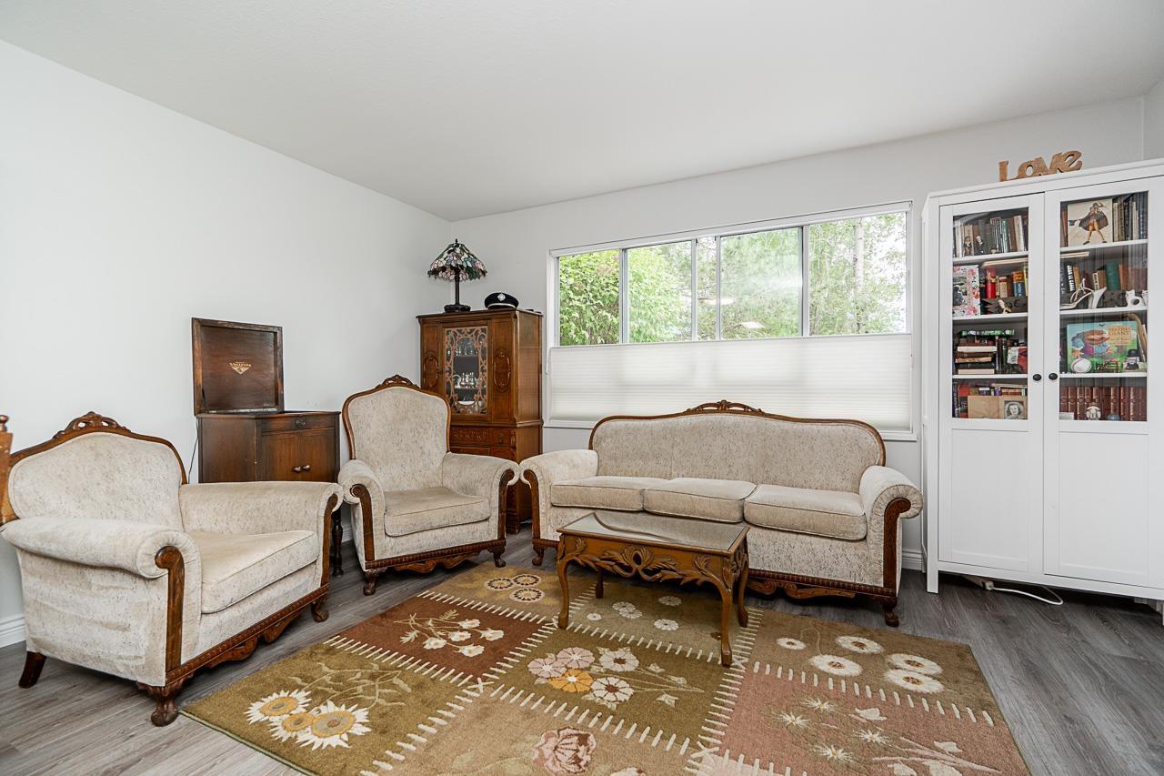 212 15991 THRIFT AVENUE, White Rock