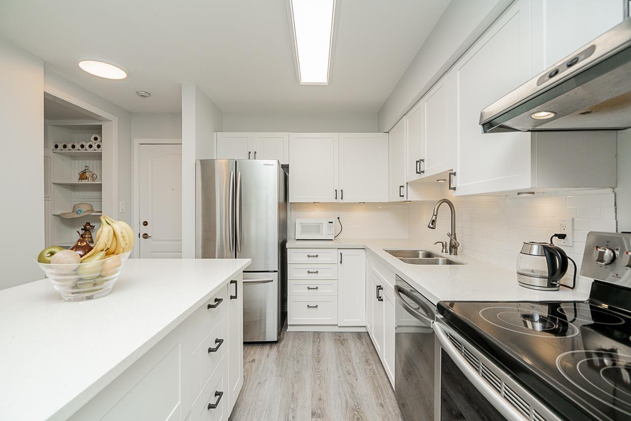 212 15991 THRIFT AVENUE, White Rock