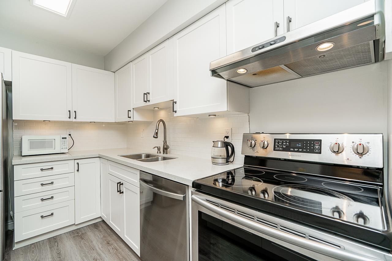 212 15991 THRIFT AVENUE, White Rock