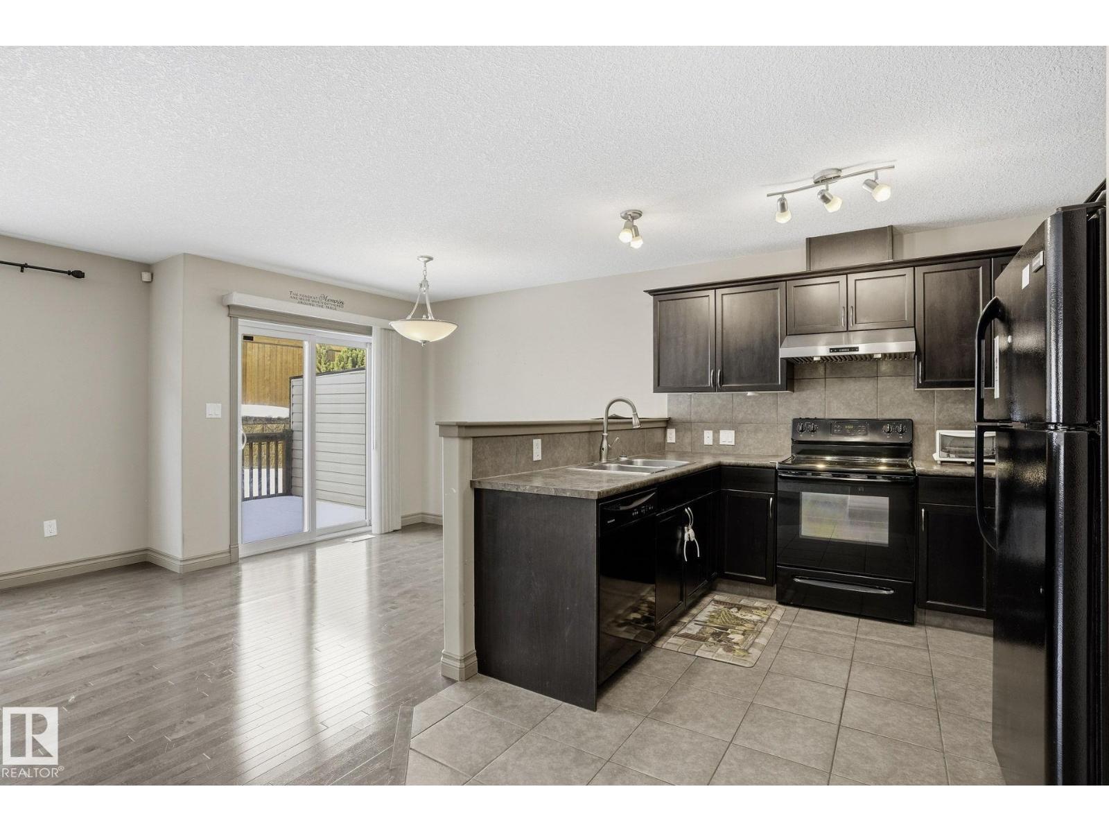 #21 5120 164 AV NW - Photo 2 of 37, Edmonton, Alberta