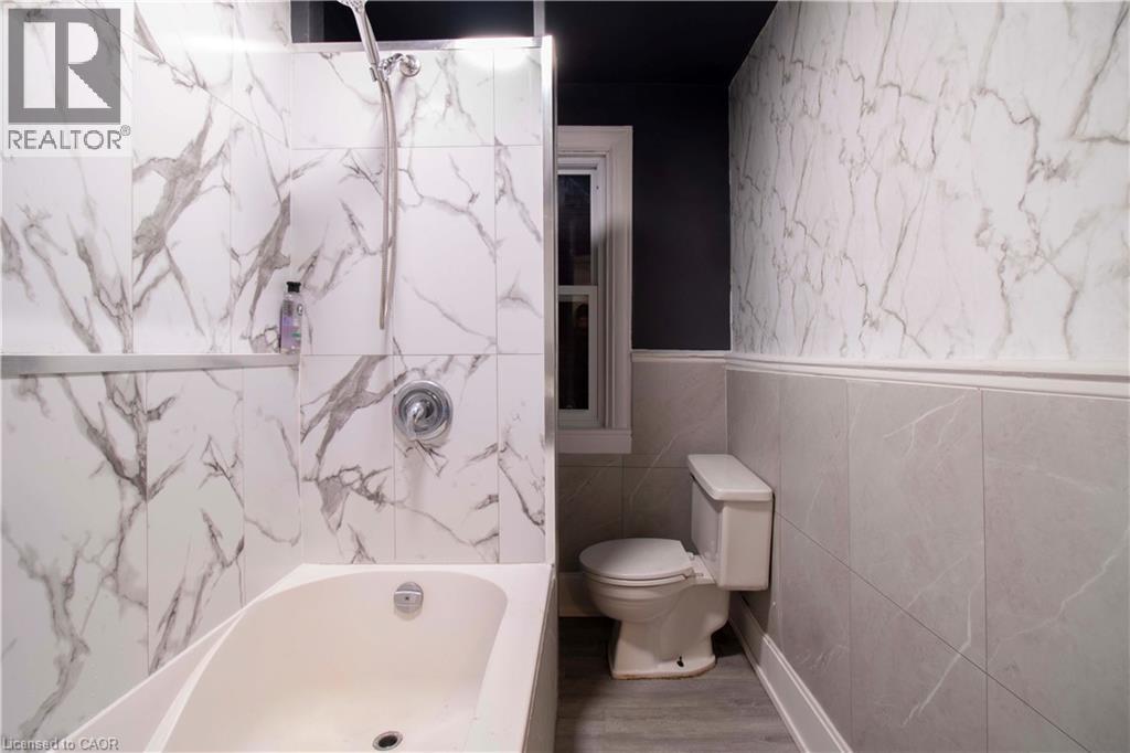 417 KING Street W - 13