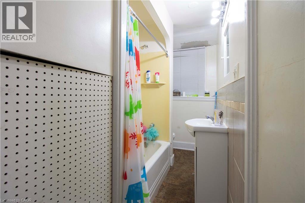 417 KING Street W - 25