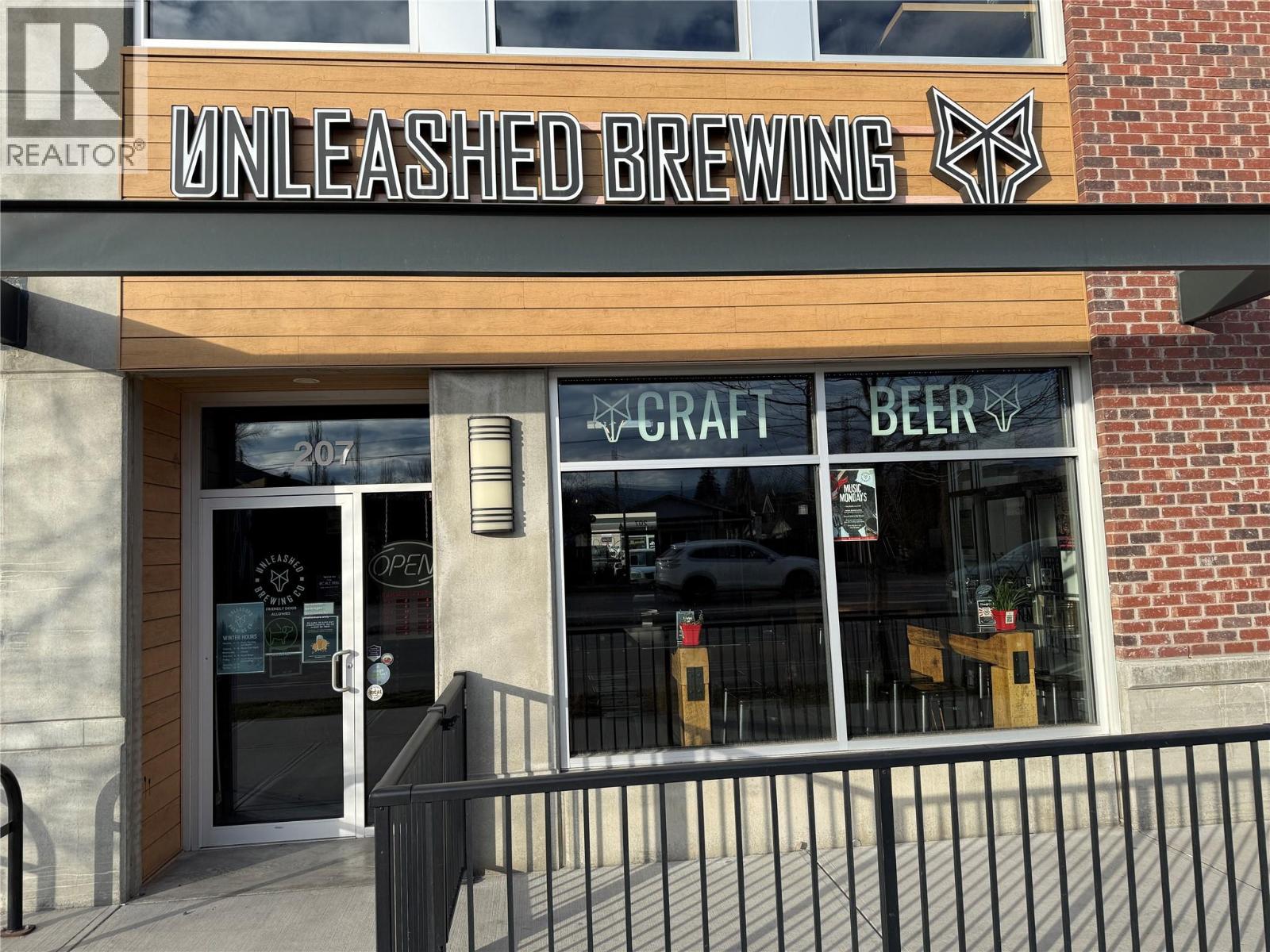 206 & 207 880 Clement Avenue, Kelowna