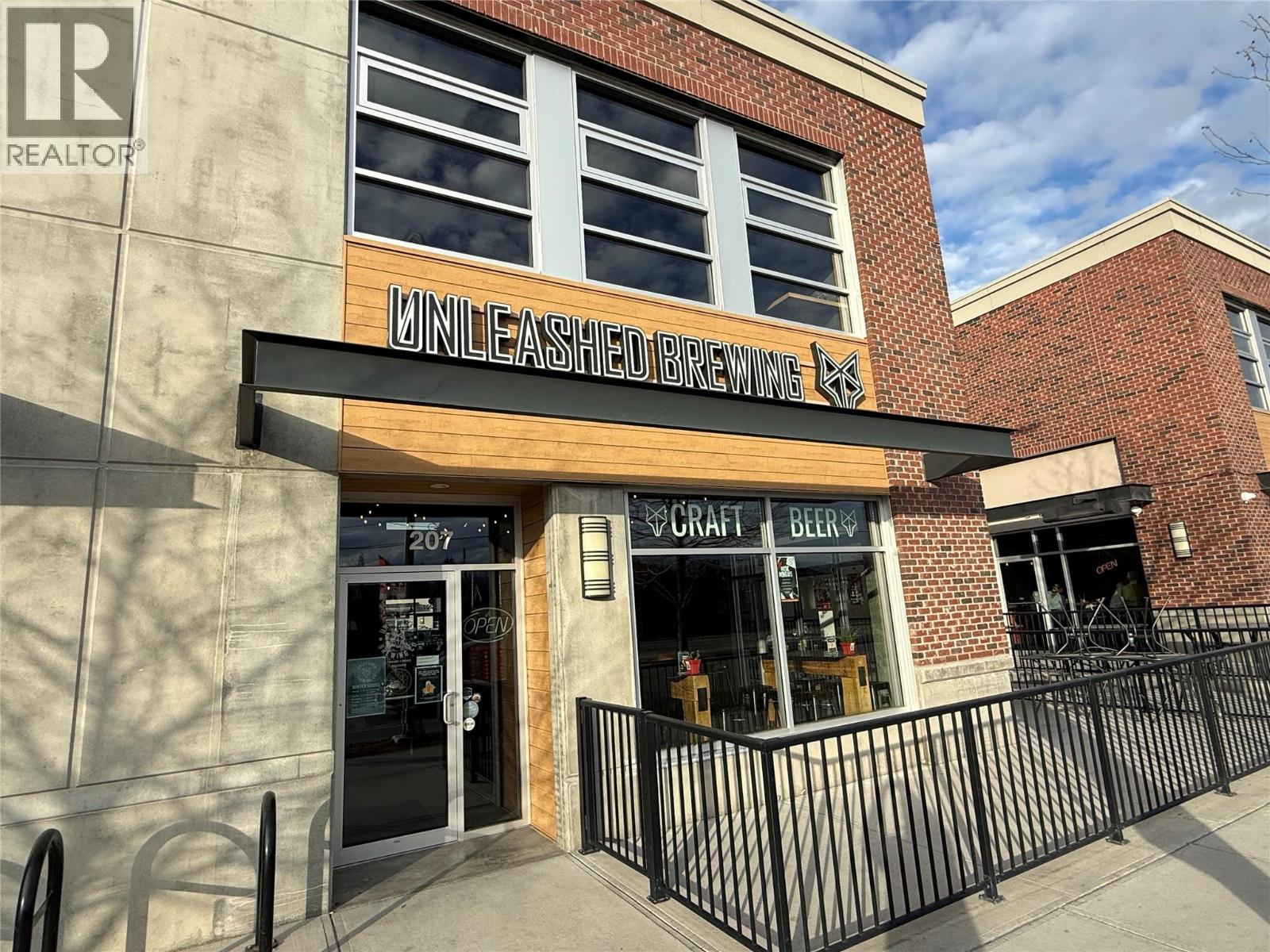 206 & 207 880 Clement Avenue, Kelowna